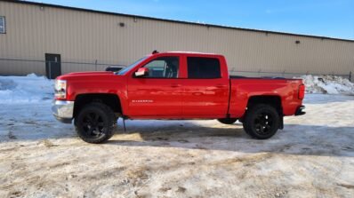 2017 Chevy Silverado 1500 LT 4WD Crew Cab – No Accidents!