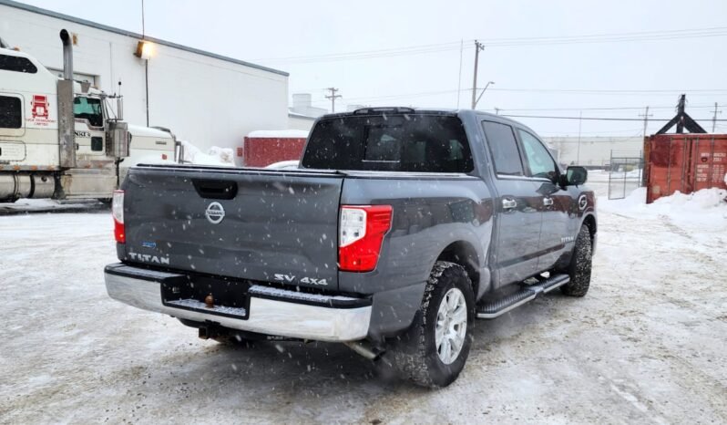 2017 Nissan Titan SV Crew Cab 4WD – No Accidents full