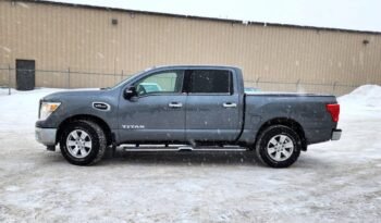 2017 Nissan Titan SV Crew Cab 4WD – No Accidents full