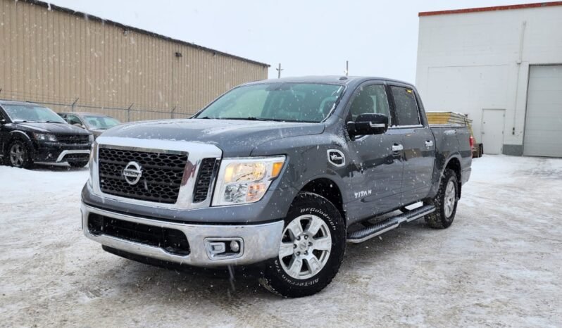 2017 Nissan Titan SV Crew Cab 4WD – No Accidents full