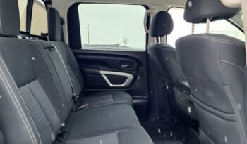 2017 Nissan Titan SV Crew Cab 4WD – No Accidents full