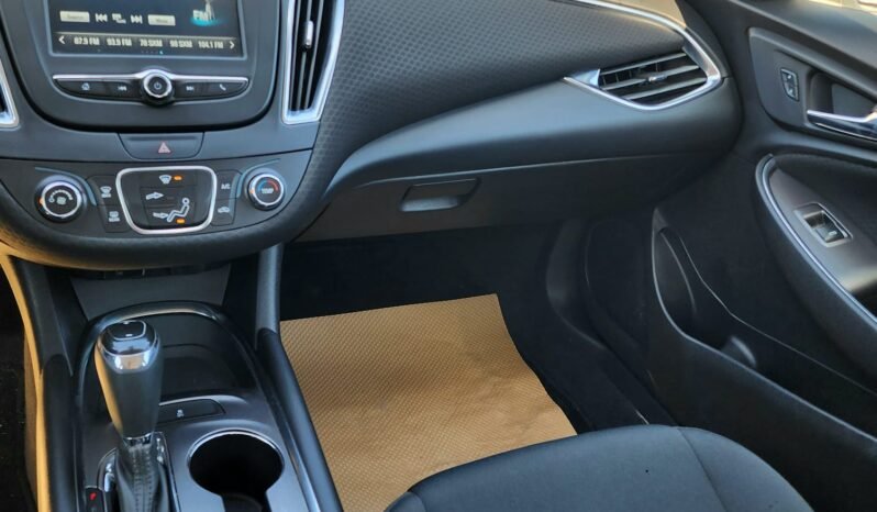 2017 Chevy Malibu 1LT Sedan full