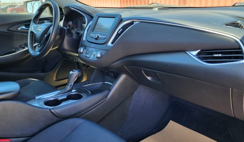 2017 Chevy Malibu 1LT Sedan full