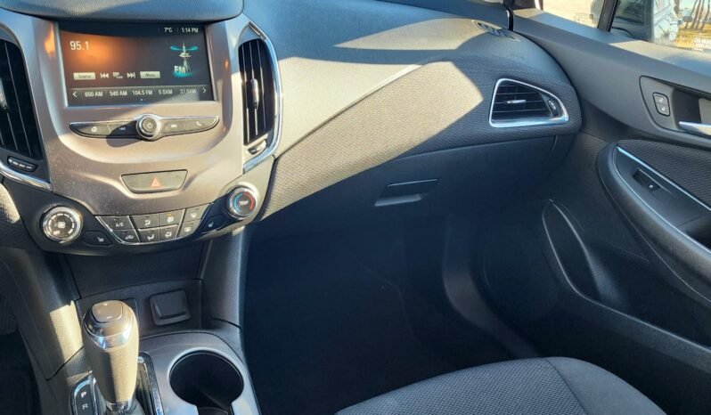 2017 Chevy Cruze LT Hatchback full