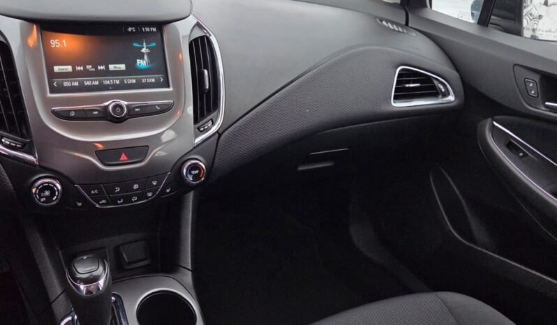 2017 Chevy Cruze LT Hatchback full