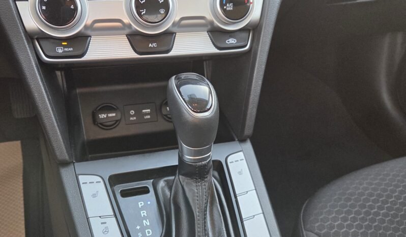 2020 Hyundai Elantra Preferred Sedan full