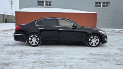 2013 Hyundai Genesis Premium Sedan