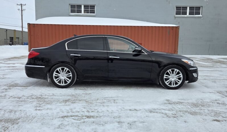 2013 Hyundai Genesis Premium Sedan full