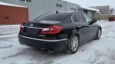 2013 Hyundai Genesis Premium Sedan