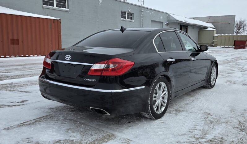 2013 Hyundai Genesis Premium Sedan full