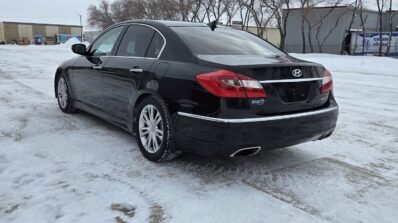 2013 Hyundai Genesis Premium Sedan