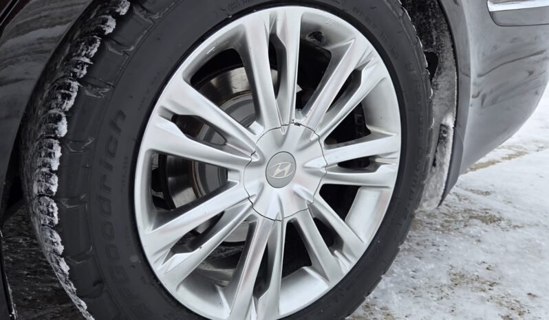 2013 Hyundai Genesis Premium Sedan full