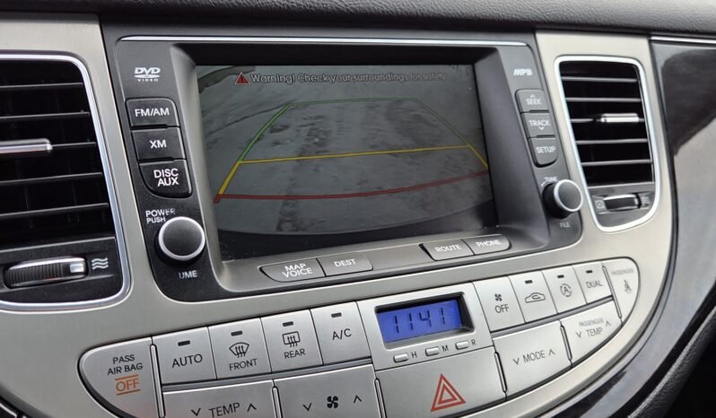 2013 Hyundai Genesis Premium Sedan full