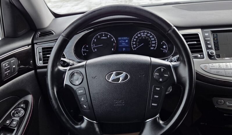 2013 Hyundai Genesis Premium Sedan full