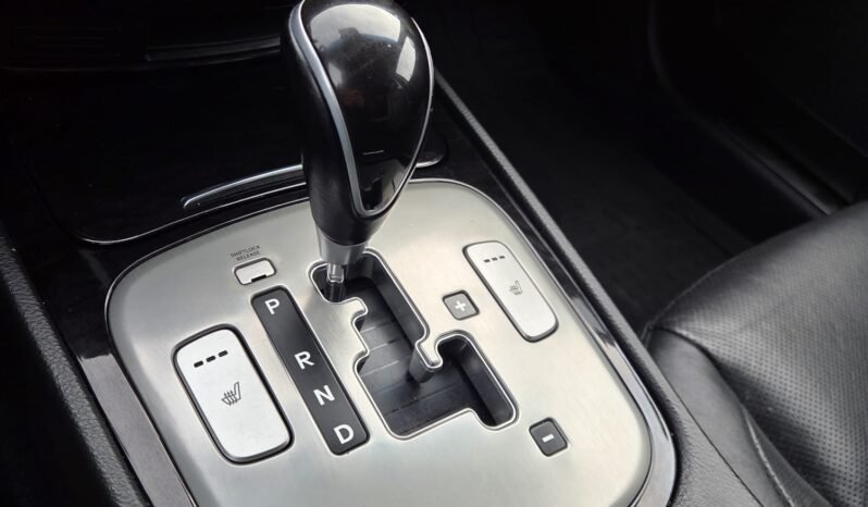 2013 Hyundai Genesis Premium Sedan full