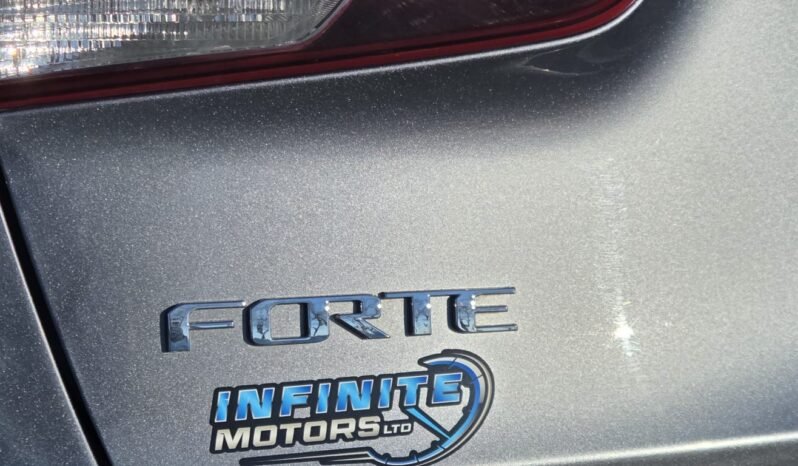 2017 Kia Forte EX Sedan full