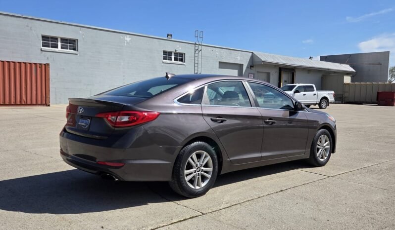 2015 Hyundai Sonata GL Sedan full