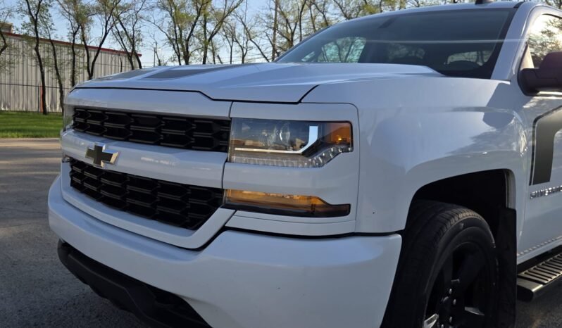 2018 Chevy Silverado 1500 Custom Crew Cab 4WD full