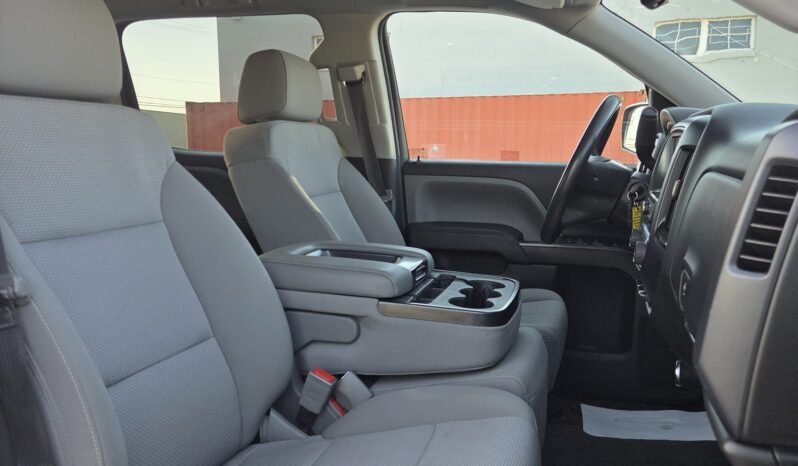 2018 Chevy Silverado 1500 Custom Crew Cab 4WD full