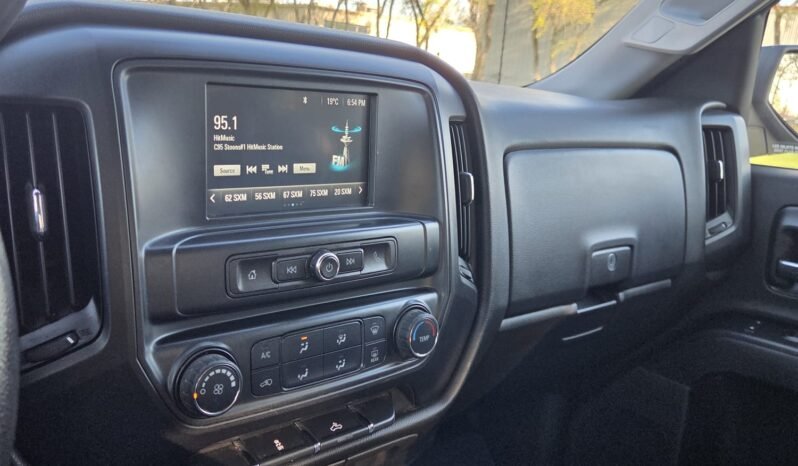 2018 Chevy Silverado 1500 Custom Crew Cab 4WD full
