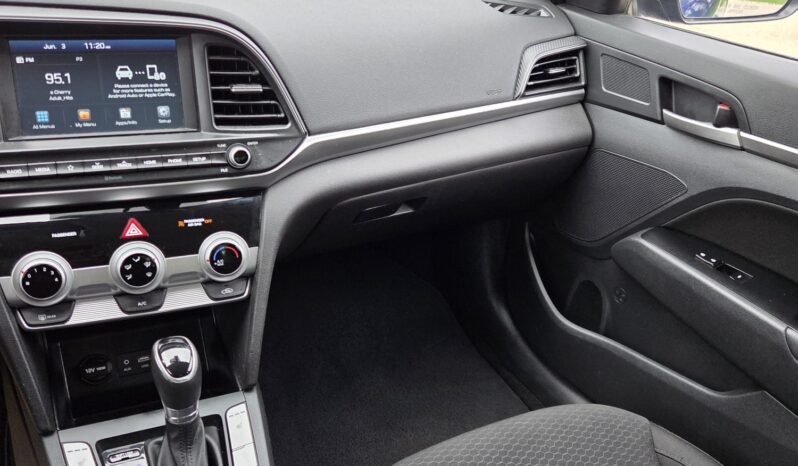 2020 Hyundai Elantra Preferred Sedan full