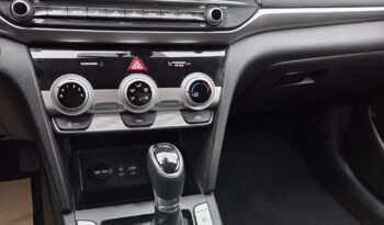 2020 Hyundai Elantra Preferred Sedan full