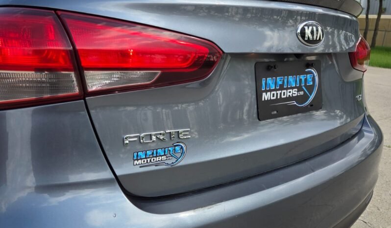 2017 Kia Forte EX Sedan full