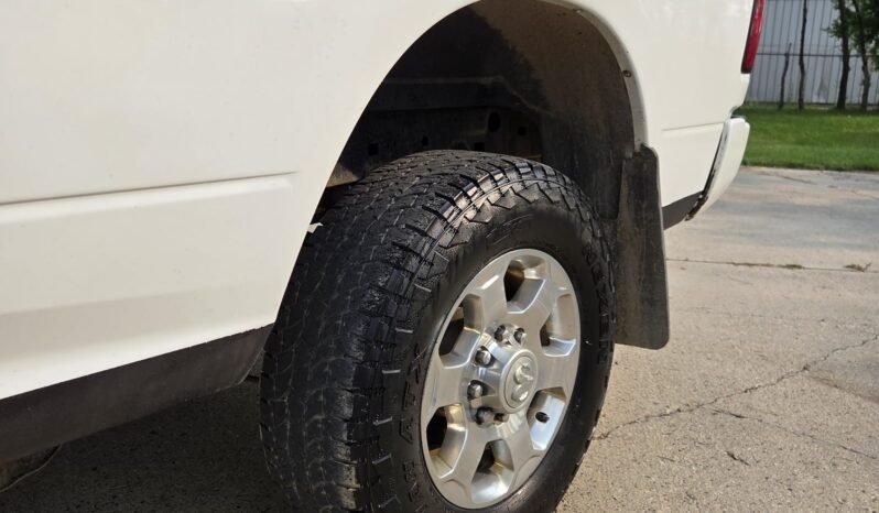 2018 Ram 2500 SLT Heavy Duty CrewCab 4WD Long Box full