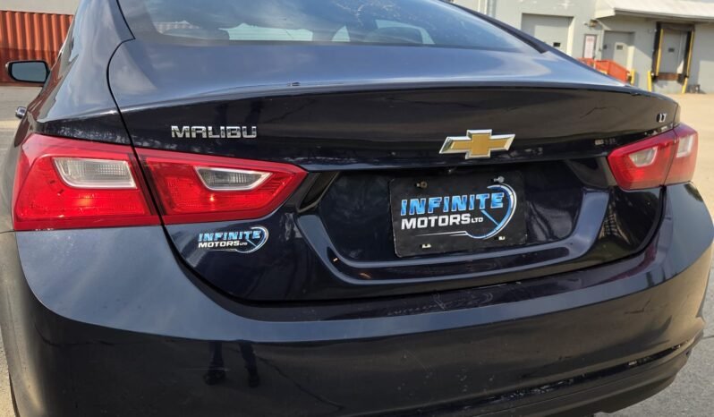 2017 Chevy Malibu LT Sedan full