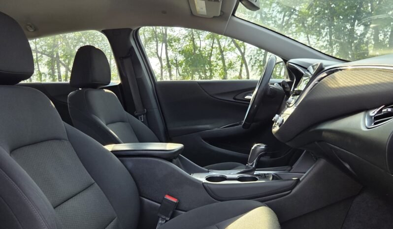 2017 Chevy Malibu LT Sedan full