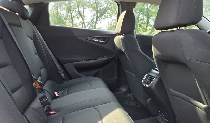 2017 Chevy Malibu LT Sedan full