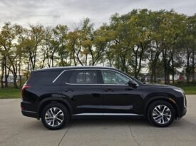 2022 Hyundai Palisade Essential AWD 8 passenger.