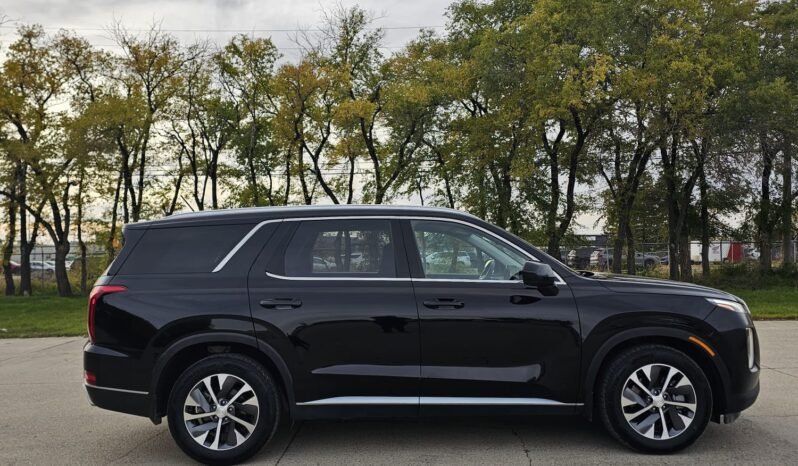 2022 Hyundai Palisade Essential AWD 8 passenger. full