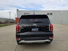 2022 Hyundai Palisade Essential AWD 8 passenger.