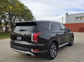 2022 Hyundai Palisade Essential AWD 8 passenger.