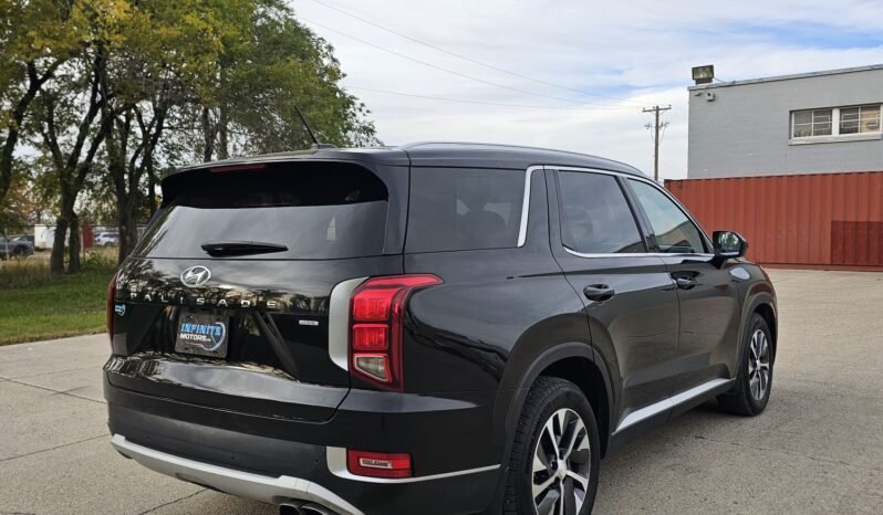 2022 Hyundai Palisade Essential AWD 8 passenger. full