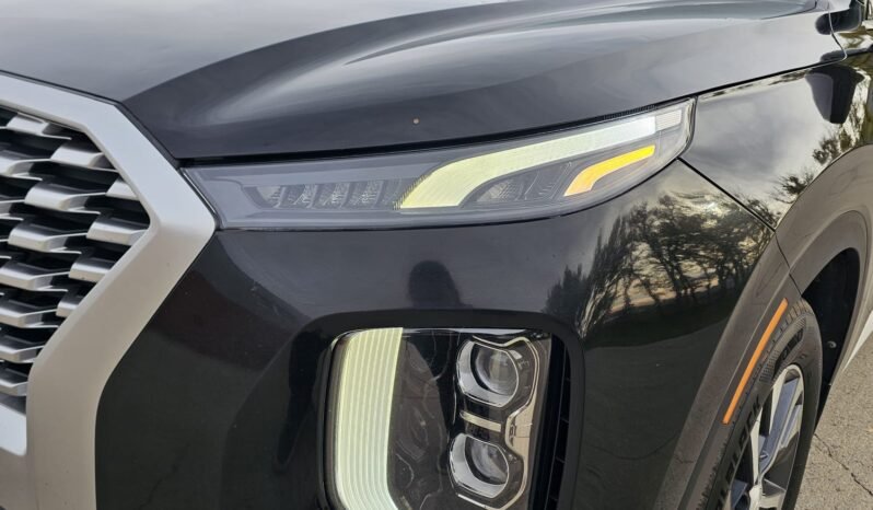 2022 Hyundai Palisade Essential AWD 8 passenger. full