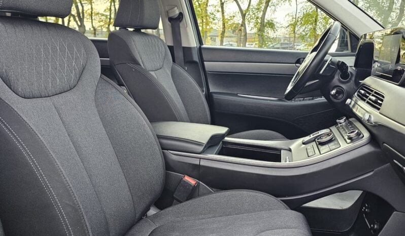2022 Hyundai Palisade Essential AWD 8 passenger. full