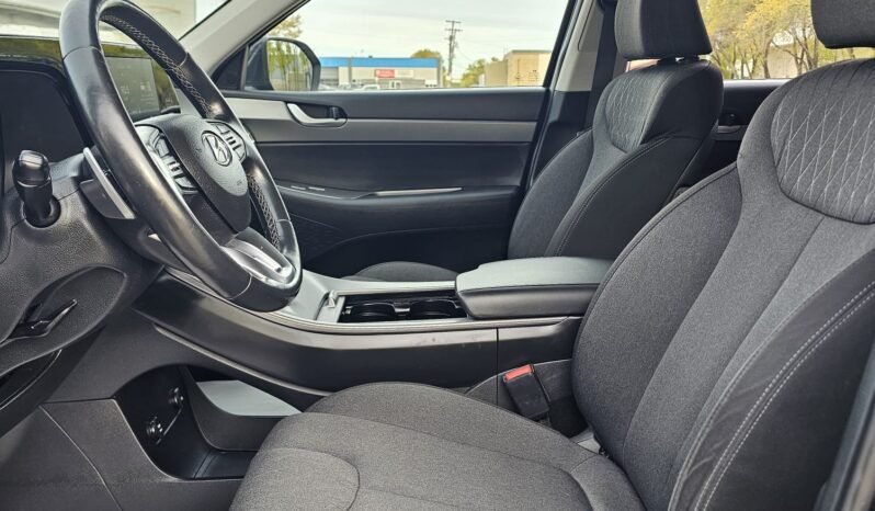 2022 Hyundai Palisade Essential AWD 8 passenger. full
