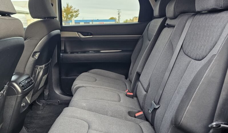 2022 Hyundai Palisade Essential AWD 8 passenger. full