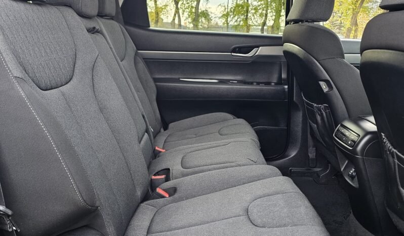 2022 Hyundai Palisade Essential AWD 8 passenger. full