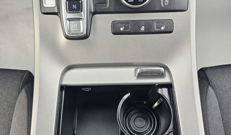 2022 Hyundai Palisade Essential AWD 8 passenger. full