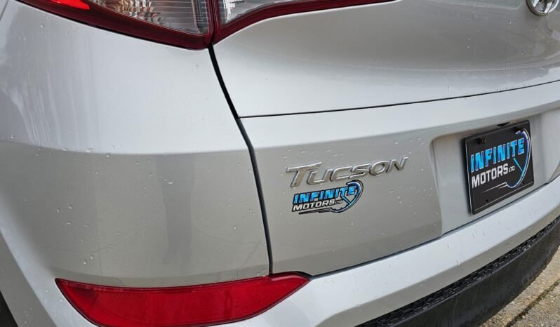 2017 Hyundai Tuscan Preferred AWD full